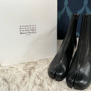 NEW Madison Margiela Tabi Boot size 38,  round heel and unique closure clips